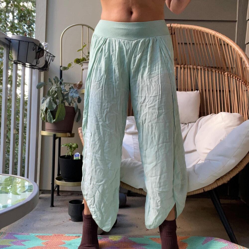 Y2K vintage 2000s turquoise mint gaucho capri pants yoga boho minimalist euro